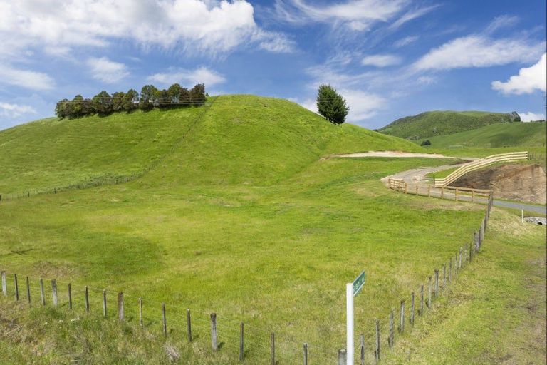 Photo of property in 29 Grant Road, Kinloch, Taupo, 3385