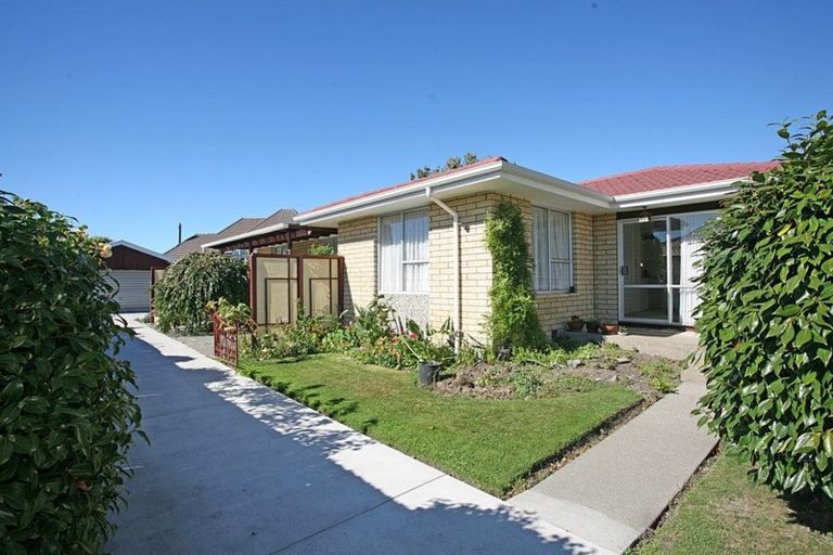 Photo of property in 6 Karnak Crescent, Russley, Christchurch, 8042