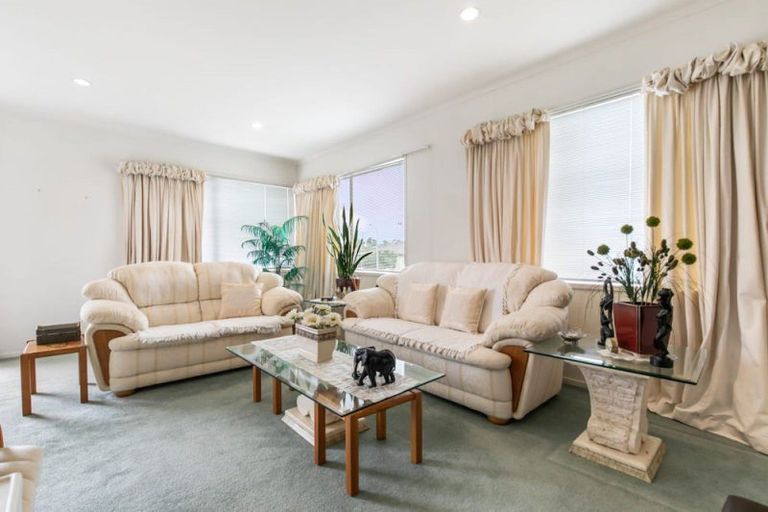 Photo of property in 2 Fairsea Place, Lynfield, Auckland, 1042