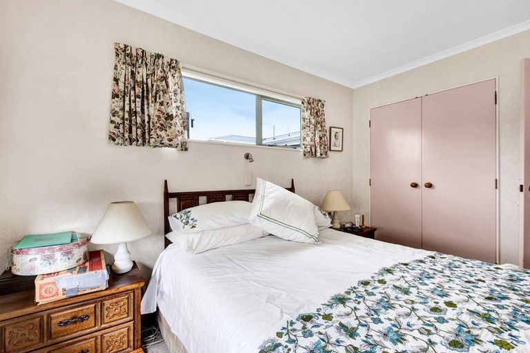 Photo of property in 2/219 Mangorei Road, Merrilands, New Plymouth, 4312