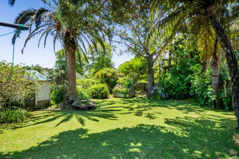 Photo of property in 48 Endeavour Street, Marfell, New Plymouth, 4310