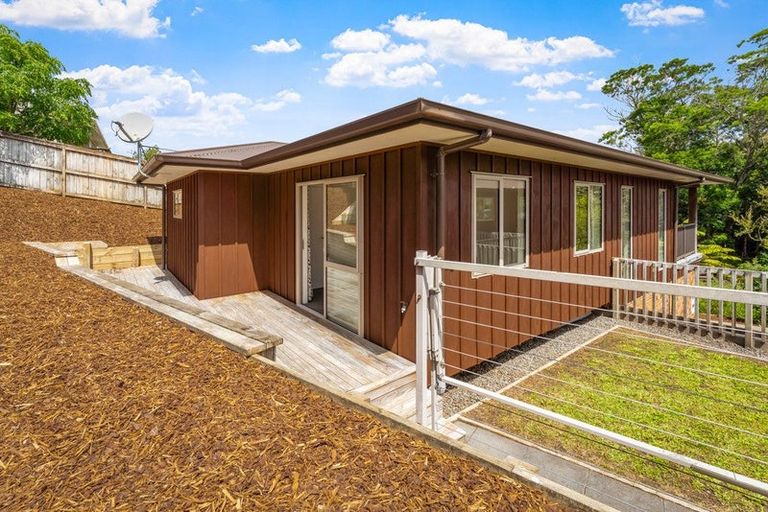 Photo of property in 52 D'oyly Drive, Stanmore Bay, Whangaparaoa, 0932