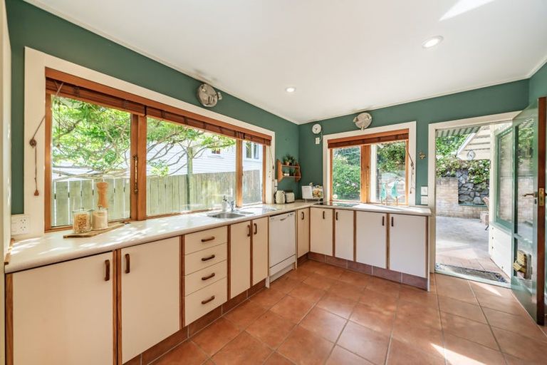 Photo of property in 309 Muritai Road, Eastbourne, Lower Hutt, 5013