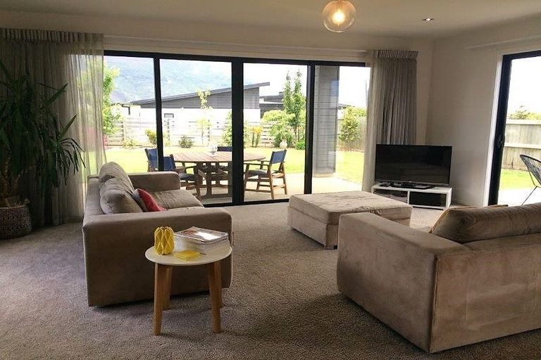 Photo of property in 9 Centre Crescent, Wanaka, 9305