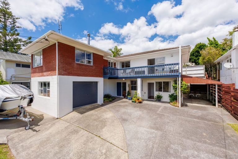 Photo of property in 1/4 Acacia Road, Torbay, Auckland, 0632