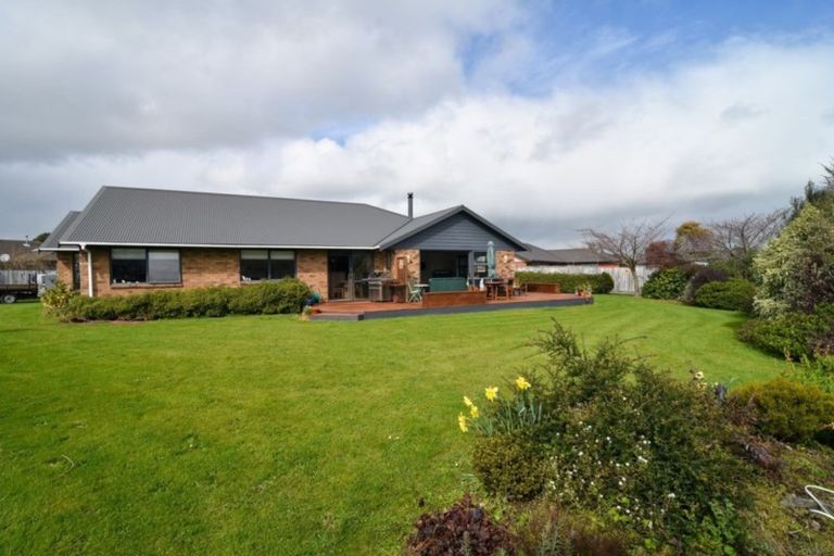 Photo of property in 19 Carrington Drive, Carterton, 5713