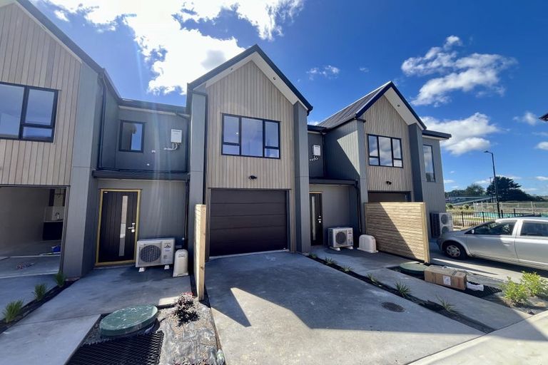 Photo of property in 128 Vintry Drive, Kumeu, 0810