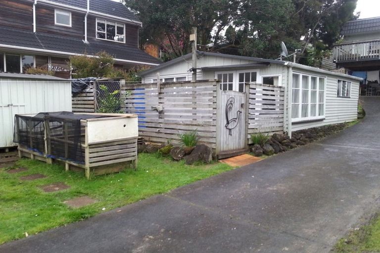 Photo of property in 2/30 Cresta Avenue, Beach Haven, Auckland, 0626
