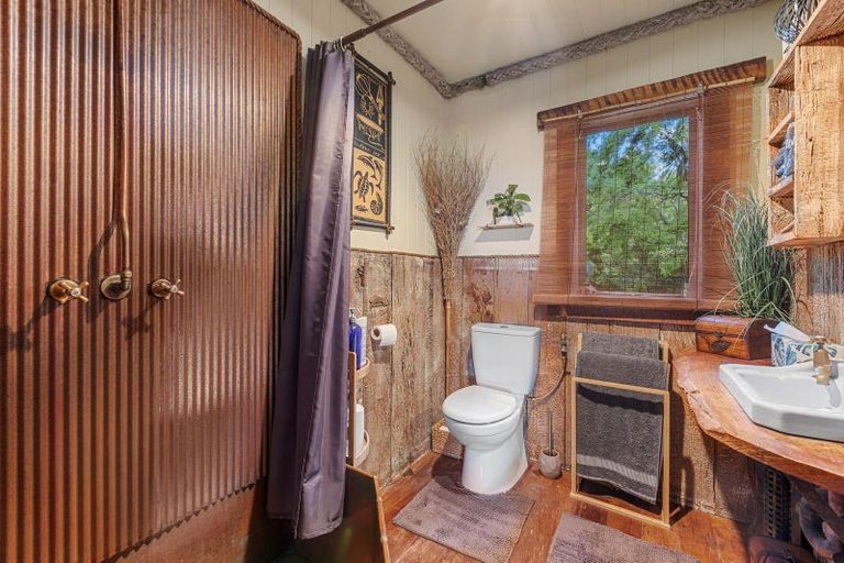 Photo of property in 1736 East Coast Road, Whakatiwai, Miranda, 2473