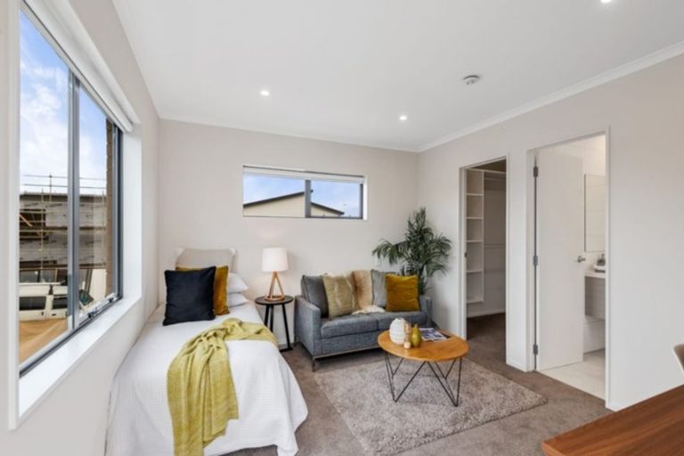 Photo of property in 16 Pepene Avenue, Takanini, 2112