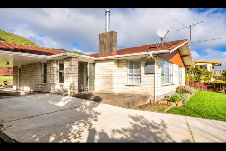 Photo of property in 45 Huia Street, Waikanae, 5036