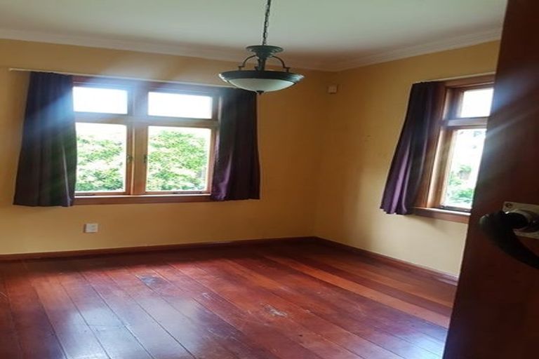 Photo of property in 31 Pahiatua Street, Hokowhitu, Palmerston North, 4410