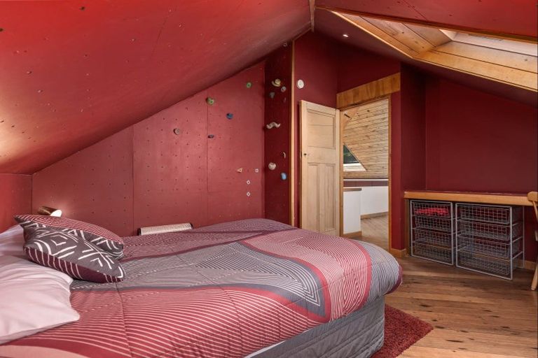 Photo of property in 10 Mckerrow Place, Sunshine Bay, Queenstown, 9300