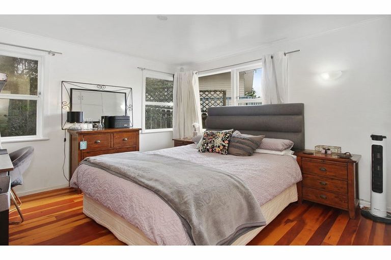 Photo of property in 1/19 Gazelle Avenue, Beach Haven, Auckland, 0626