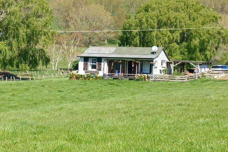Photo of property in 464 Masterton-castlepoint Road, Te Ore Ore, Masterton, 5886