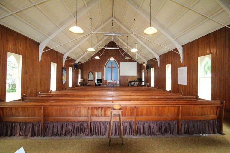 Photo of property in 5 Laura Street, Kelston, Auckland, 0602