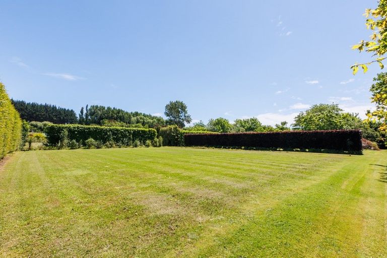 Photo of property in 126 Turitea Road, Fitzherbert, Palmerston North, 4472