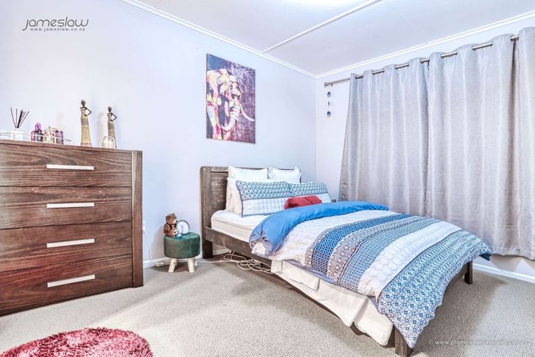 Photo of property in 12 Walmer Road, Point Chevalier, Auckland, 1022
