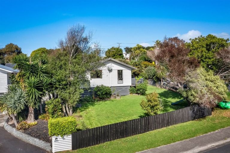 Photo of property in 1/26 Waiora Road, Stanmore Bay, Whangaparaoa, 0932