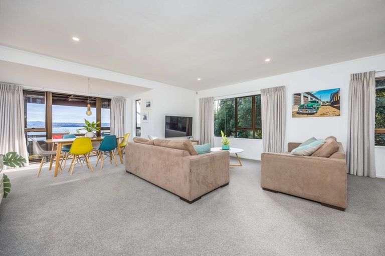 Photo of property in 2/33-35 Teal Crescent, Beach Haven, Auckland, 0626