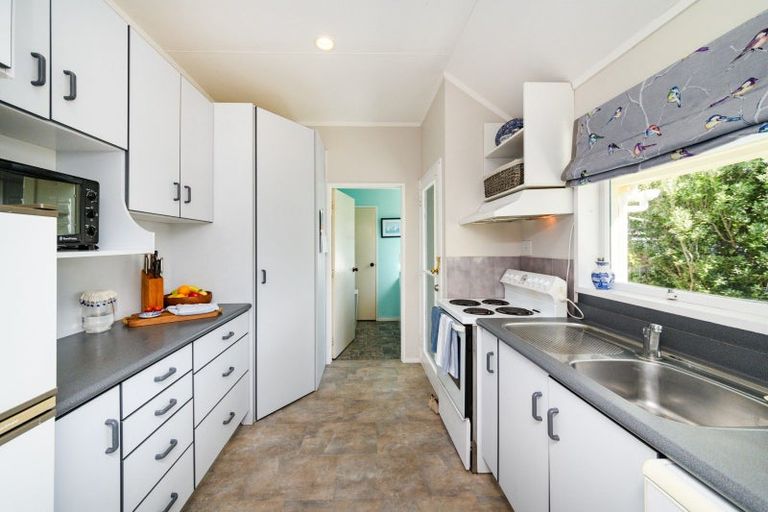 Photo of property in 2 Escort Grove, Awapuni, Palmerston North, 4412