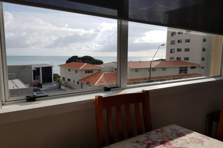 Photo of property in Devonport Apartments, 37/127 Saint Aubyn Street, New Plymouth, 4310