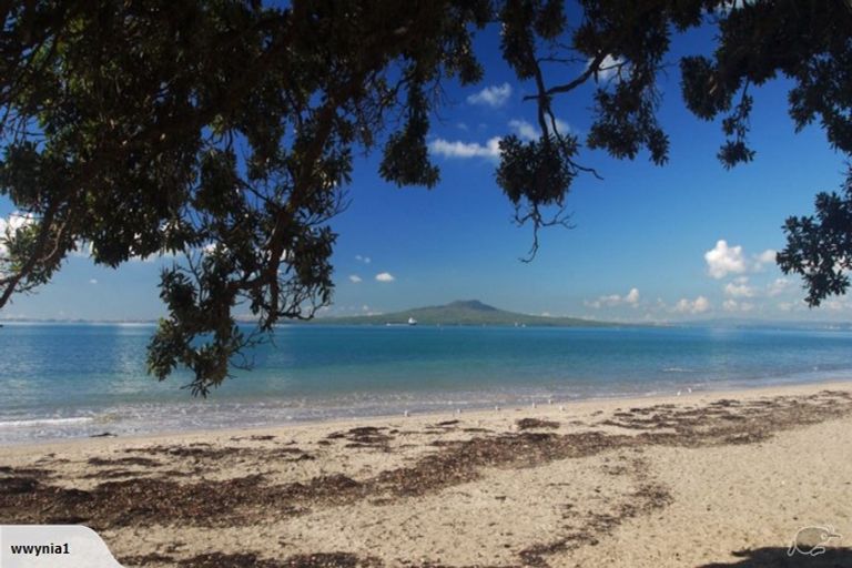 Photo of property in 24a Korotaha Terrace, Rothesay Bay, Auckland, 0630