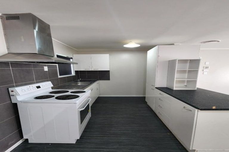 Photo of property in 2/34 Shifnal Drive, Randwick Park, Auckland, 2105