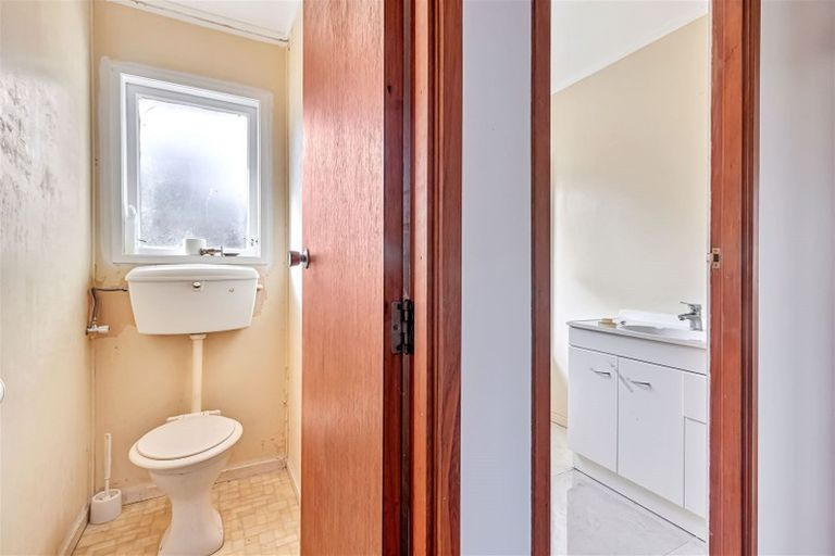 Photo of property in 46 Glenbervie Crescent, Massey, Auckland, 0614