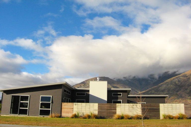 Photo of property in 1 Orbell Drive, Lake Hayes, Queenstown, 9304