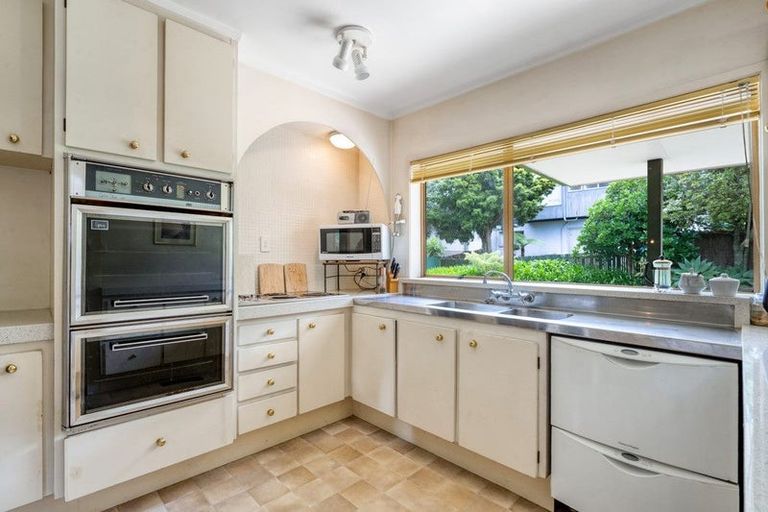 Photo of property in 9 Langstone Place, Chatswood, Auckland, 0626