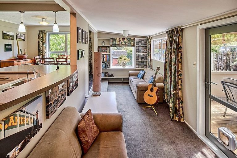 Photo of property in 73 Blue Mountains Road, Pinehaven, Upper Hutt, 5019