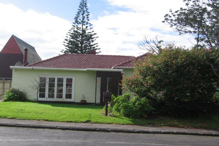Photo of property in 23 Waione Avenue, Te Atatu Peninsula, Auckland, 0610