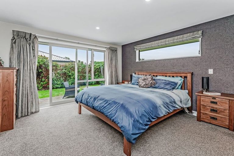 Photo of property in 100 Shillingford Boulevard, Rolleston, 7615