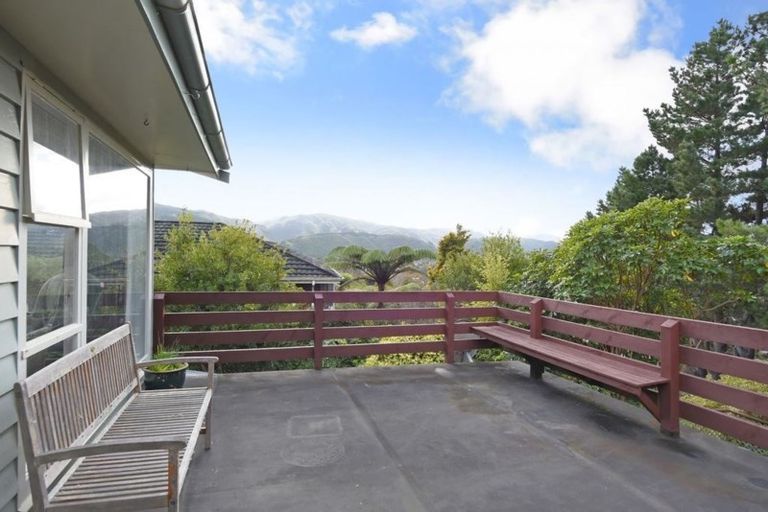Photo of property in 15 Ecclesfield Grove, Silverstream, Upper Hutt, 5019