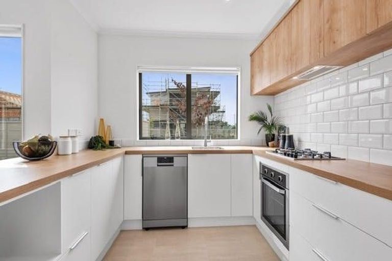 Photo of property in 69 Pepene Avenue, Takanini, 2112