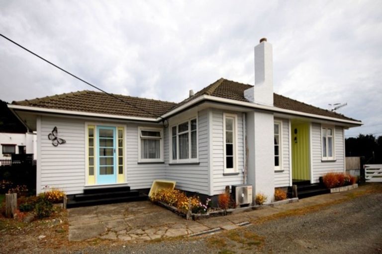 Photo of property in 246f Marine Parade, Bluff, 9814