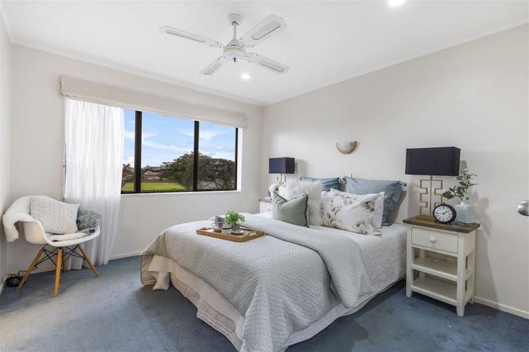 Photo of property in 14 West Fairway, Golflands, Auckland, 2013