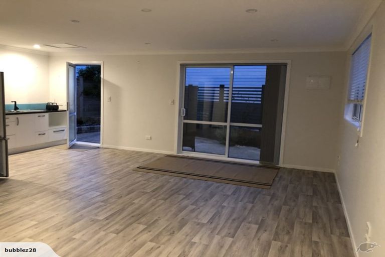 Photo of property in 5 Ngatoa Place, Glenfield, Auckland, 0629