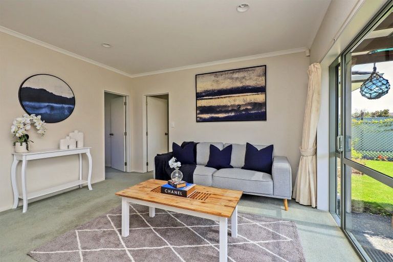 Photo of property in 2 Addington Place, Taradale, Napier, 4112