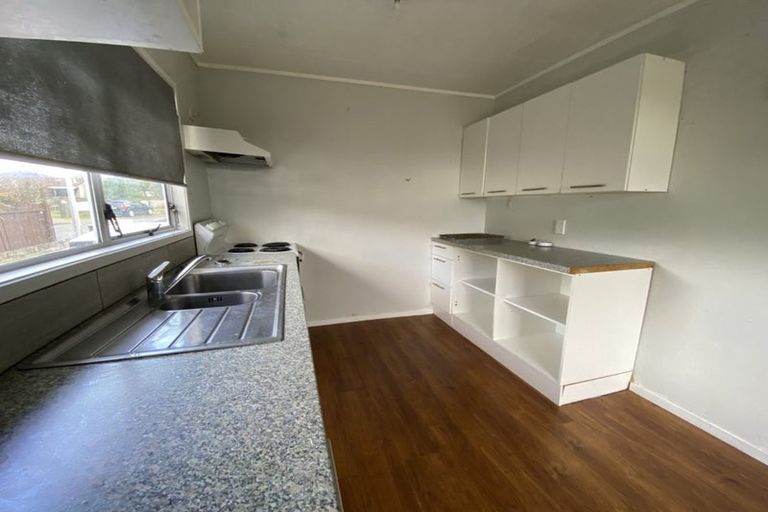 Photo of property in 14 Balwyn Place, Clendon Park, Auckland, 2103