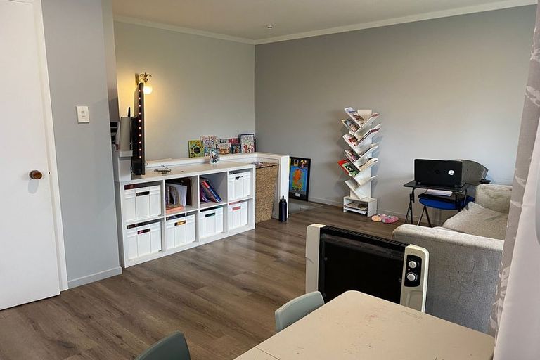 Photo of property in 2/366a Glenfield Road, Glenfield, Auckland, 0629