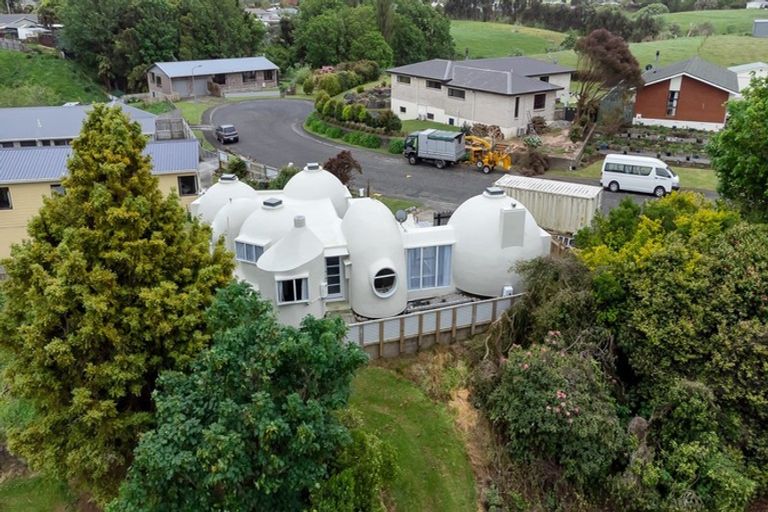 Photo of property in 17 Chartwell Drive, Eltham, 4322