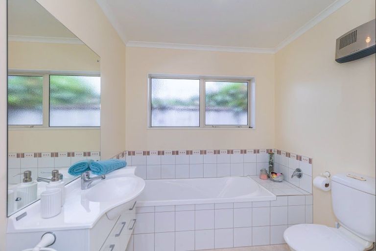 Photo of property in 66a Weraroa Road, Levin, 5510