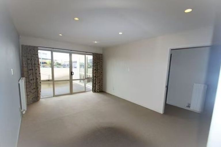 Photo of property in 111 Aston Drive, Waimairi Beach, Christchurch, 8083