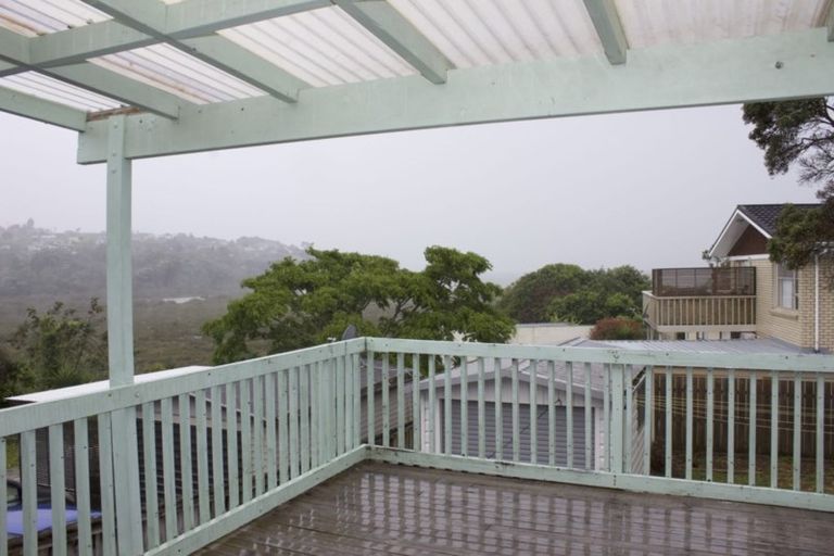 Photo of property in 27 Pipitea Place, Massey, Auckland, 0614