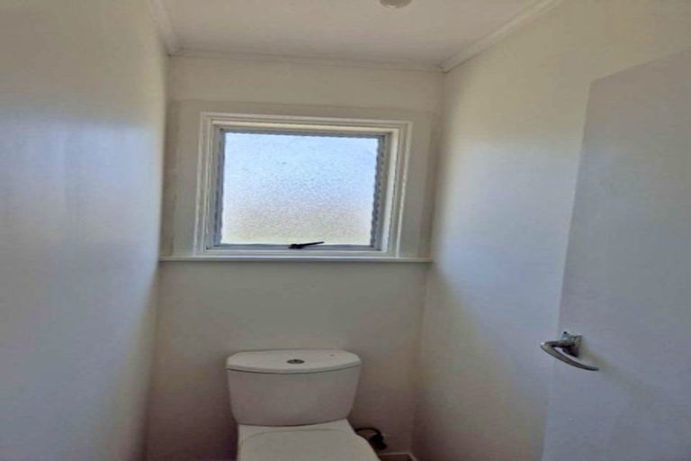 Photo of property in 10 Harry Ward Place, Henderson, Auckland, 0610