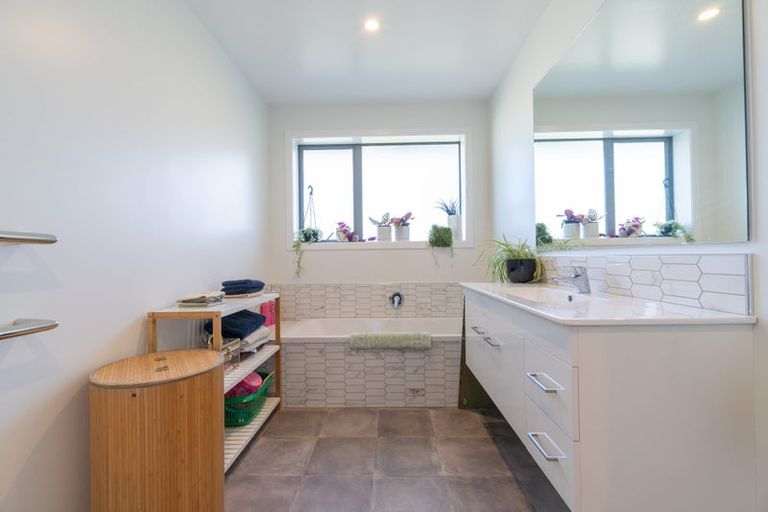 Photo of property in 11 Breaksea Street, Te Anau, 9600