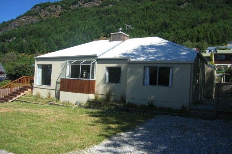 Photo of property in 14a Williams Street, Sunshine Bay, Queenstown, 9300