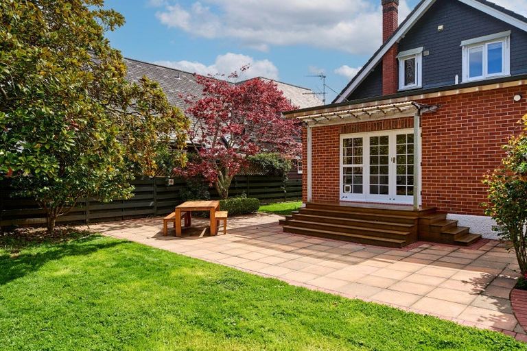 Photo of property in 14 Hinau Street, Woburn, Lower Hutt, 5010